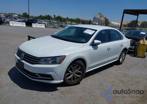 2017 Volkswagen Passat 1.8T S z USA, uszkodzony, nr VIN 1VWAT7A30HC085703
